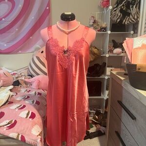 Chic Coral Lace-Trimmed Midi Dress